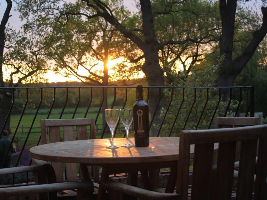 Апартаменты Oak House Farm Эденбридж Экстерьер фото